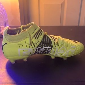 Puma Future Z 1.1 Neon green.      Size 8.5